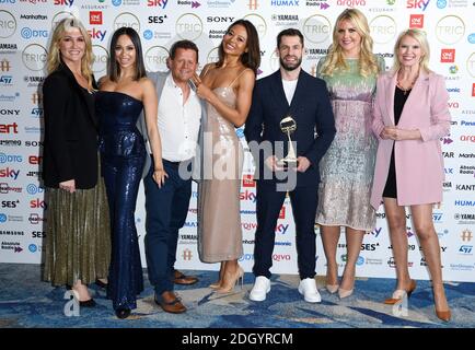 Die Besetzung von Strictly Come Dancing with the Award for Reality Programm gesponsert von Hargenant. Emma Thynn, Katya Jones, Michelle Visage, Mike Bushell, Kelvin Fletcher und Anneka Rice bei den TRIC Awards 2020 im Grosvenor Hotel, London. Bildnachweis sollte lauten: Doug Peters/EMPICS Stockfoto