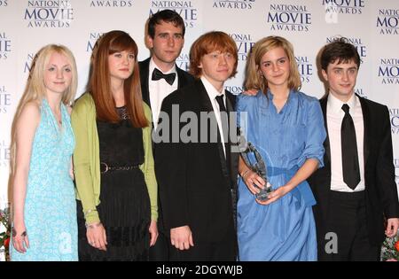 Die Besetzung von Harry Potter erhält den Preis für den besten Familienfilm für Harry Potter und den Orden des Phönix während der National Movie Awards in der Royal Festival Hall im Zentrum von London. Stockfoto