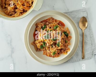 Farfelle und Hackfleisch ein Topf Pasta Gulasch Stockfoto