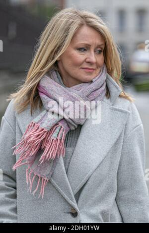 LONDON, 9. Dezember 2020. Esther McVey, konservarische Abgeordnete von Tatton, kommt zu Fragen des Premierministers im parlament an. Kredit: amer ghazzal/Alamy Live Nachrichten Stockfoto