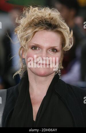 Sharon Small kommt zur britischen Charity-Premiere von Iron man im Odeon West End Cinema, Leicester Square, London. Stockfoto