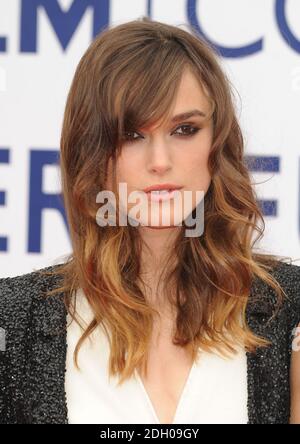 Keira Knightley kommt zur Premiere des neuen Films The Edge of Love beim Edinburgh International Film Festival in Cineworld in Edinburgh. Stockfoto