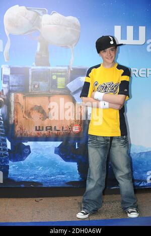 George Sampson kommt bei der UK Premiere von WALL-E im Empire Cinema, Leicester Square, London. Stockfoto