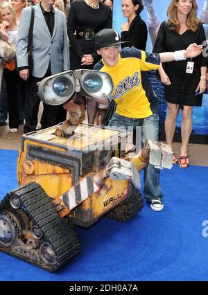 George Sampson kommt bei der UK Premiere von WALL-E im Empire Cinema, Leicester Square, London. Stockfoto