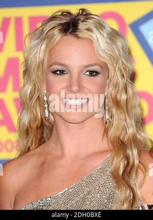 Britney Spears mit den Auszeichnungen für das beste weibliche Video, das beste Pop-Video und das Video des Jahres, bei den MTV Video Music Awards 2008, in Paramount Studios, Hollywood, Los Angeles, Kalifornien. Stockfoto