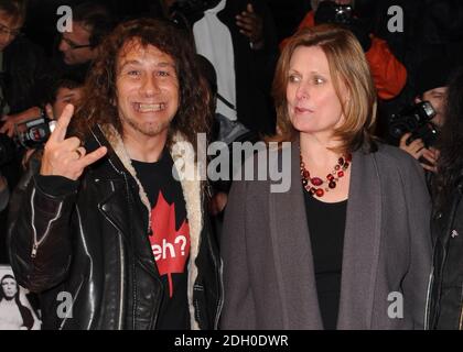 Sarah Brown mit Steve Kudlow von der Band Anvil beim London Film Festival Screening of Anvil, Odeon West End Cinema, Leicester Square, London. Stockfoto