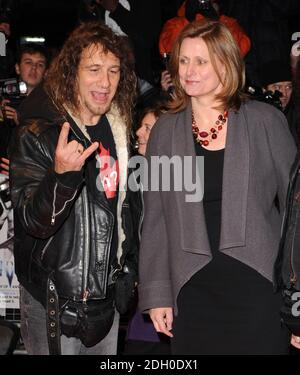 Sarah Brown mit Steve Kudlow von der Band Anvil beim London Film Festival Screening of Anvil, Odeon West End Cinema, Leicester Square, London. Stockfoto