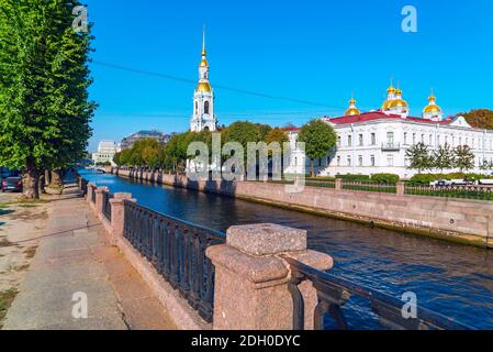 St. Nikolaus-Dreikönigssmeer-Kathedrale auf dem Krjukow-Kanal. Sankt Petersburg Stockfoto