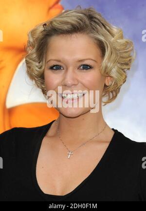 Suzanne Shaw wirbt für ihr Parfüm Ice im Bluewater Shopping Centre, Greenhithe, Kent. Stockfoto