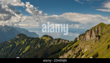 Le Leman auch bekannt als Geneva Lake View aus dem Berneuse Berg, Schweiz Stockfoto