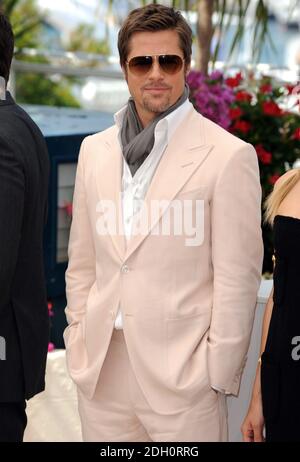 Brad Pitt besucht eine Fotoschau für den Film Inglourious Basterds im Palais de Festival, während der 62. Filmfestspiele von Cannes, Frankreich. Stockfoto