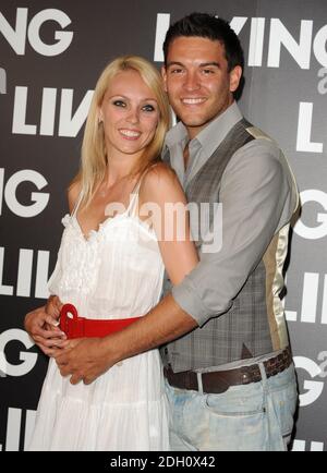 Camilla Dallerup und Kevin Sacre beim Living TV Summer 2009 Programmstart im Somerset House, The Strand, London. Stockfoto