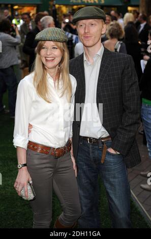 Chaz Oldham und Lucy Akhurst bei der Premiere von 'Morris, A Life with Bells On' im Prince Charles Cinema am Leicester Square im Zentrum von London. Stockfoto