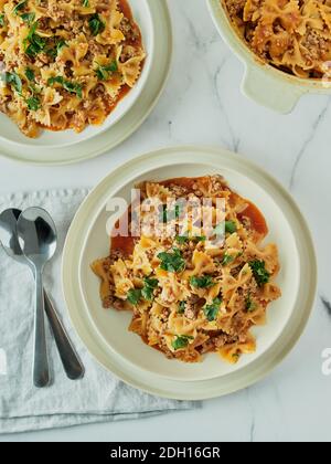 Farfelle und Hackfleisch ein Topf Pasta Gulasch Stockfoto