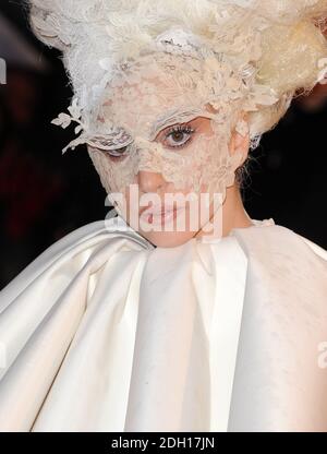 Lady Gaga bei der Ankunft bei den Brit Awards 2010 in Earls Court, London Stockfoto