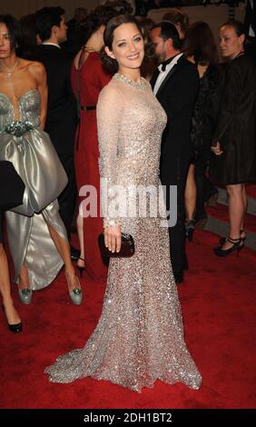 Marion Cotillard Ankunft im Metropolitan Museum of Art Costume Institute 2010 Benefit feiert die Eröffnung der amerikanischen Frauen, die Gestaltung einer nationalen Identität. Im Metropolitan Museum of Art, New York City. Stockfoto