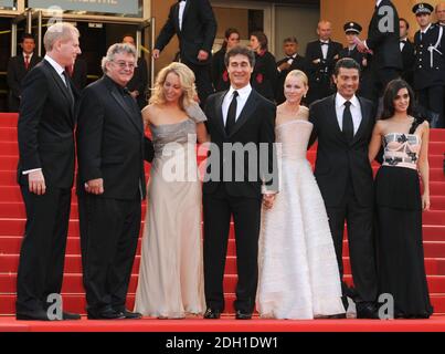 Naomi Watts, Doug Liman, Liraz Charhi und Khaled Nabawy bei der Premiere für Fair Game im Palais des Festivals in Cannes, Frankreich. Stockfoto