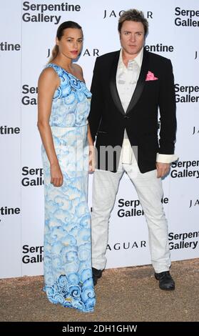 Simon und Yasmin Le Bon bei der Serpentine Gallery Summer Party 2010 im Hyde Park, London. Stockfoto