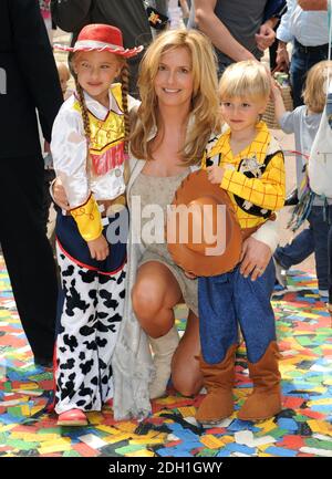 Penny Lancaster und Kinder bei der Toy Story 3D UK Premiere, Empire Cinema, Leicester Square, London. Stockfoto