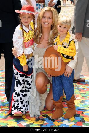 Penny Lancaster und Kinder bei der Toy Story 3D UK Premiere, Empire Cinema, Leicester Square, London. Stockfoto