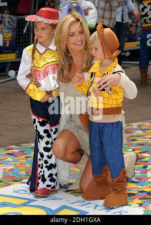 Penny Lancaster und Kinder bei der Toy Story 3D UK Premiere, Empire Cinema, Leicester Square, London. Stockfoto