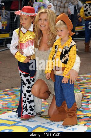 Penny Lancaster und Kinder bei der Toy Story 3D UK Premiere, Empire Cinema, Leicester Square, London. Stockfoto