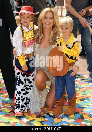 Penny Lancaster und Kinder bei der Toy Story 3D UK Premiere, Empire Cinema, Leicester Square, London. Stockfoto