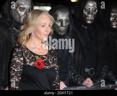 JK Rowling Ankunft zur Weltpremiere von Harry Potter und die Heiligtümer des Todes: Teil eins, im Odeon West End, Leicester Square, London. Stockfoto