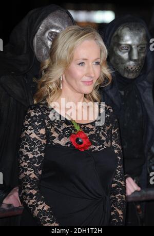 JK Rowling Ankunft zur Weltpremiere von Harry Potter und die Heiligtümer des Todes: Teil eins, im Odeon West End, Leicester Square, London. Stockfoto