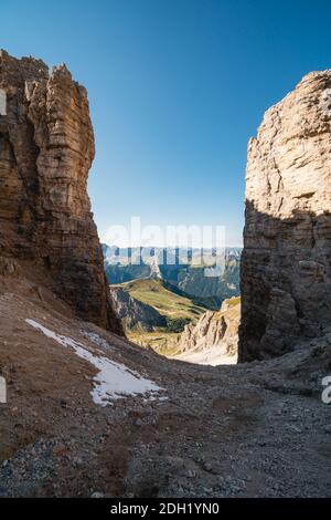 Wunderschöne Aussicht auf die Alpen vom Pordoi-Pass und der Piz Boe-Wanderung in den Dolomiten, Italien, Europa Stockfoto