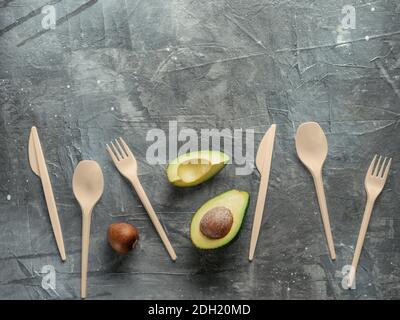 Avocado Seeds Biologisch Abbaubares Einhand-Besteck Stockfoto