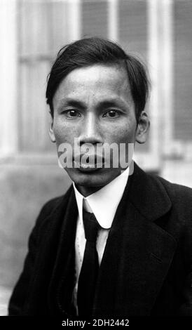 Ho Chi Minh, Hồ Chí Minh als junger Mann, (1890 – 1969), geboren Nguyễn Sinh Cung, auch bekannt als Nguyễn Tất Thành, Nguyễn Ái Quốc, Bác Hồ oder Bác war ein vietnamesischer Revolutionär und Politiker. Im Bild Nguyen Ai Quoc als indochinesischer Delegierter des französischen kommunistischen Kongresses in Marseille, 1921 Stockfoto