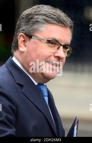 Robert Buckland MP (Lord Chancellor und Secretary of State for Justice) in Downing Street nach einer Kabinettssitzung am 8. Dezember 2020 Stockfoto