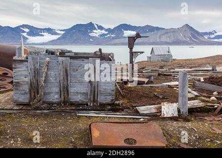 Verlassener Marmorbruch in Camp Mansfield / NY London bei NY-Alesund, Blomstrandhalvøya, Kongsfjorden, Svalbard / Spitzbergen, Norwegen Stockfoto