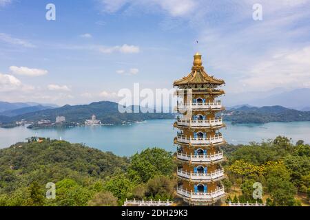 Luftaufnahme von CI en Pagode am Sun Moon Lake Stockfoto