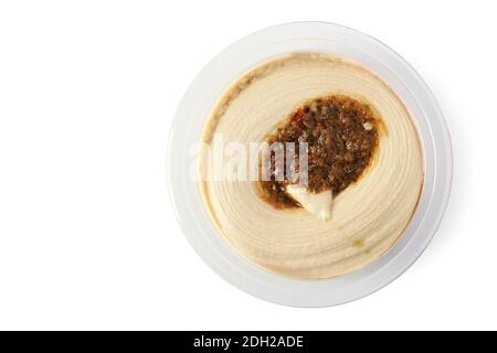 Hummus mit Gewürzen in einer Plastikschüssel, konserviert. Blick von oben Stockfoto