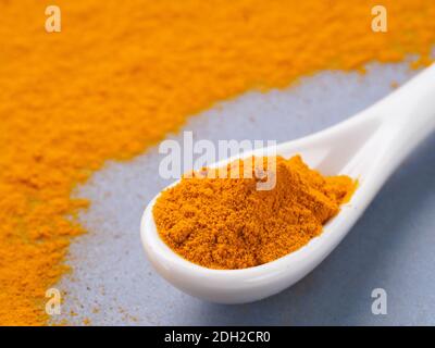 Kurkuma Pulver mit Kopie Raum Stockfoto