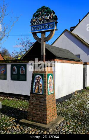 Das Dorfschild im Dorf Ixworth, Suffolk County, England, Großbritannien Stockfoto