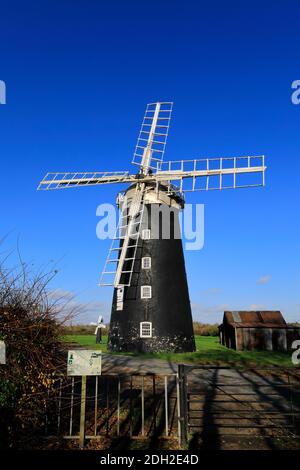 Ansicht der Pakenham Windmühle, eine denkmalgeschützte Turmmühle, Pakenham Dorf, Suffolk Grafschaft, England, Großbritannien Stockfoto