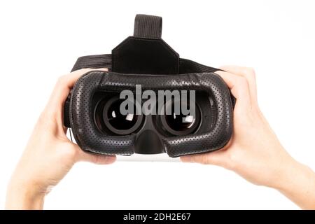 Weibliche Hände halten virtuelle Realität googles, VR, weißer Hintergrund Stockfoto