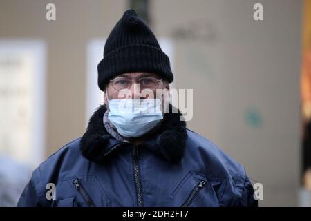 Mannheim, Deutschland, Dezember 2020: Obdachlose in Zeiten von Corona. Die Corona-Virus-Pandemie verschärft die Situation der Obdachlosen im Land ( Stockfoto