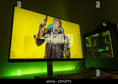 Sarajevo, Bosnien und Herzegowina - 9. Dezember 2020: Cyberpunk 2077 Open-World, Action-Adventure Cover auf Computerdisplay. Stockfoto