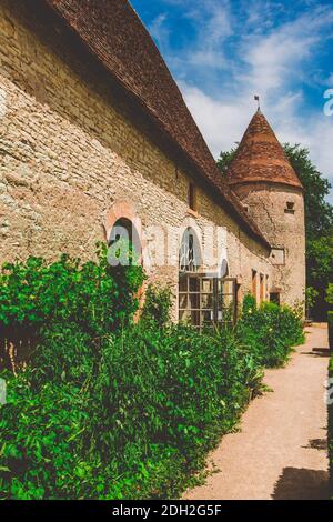 Juli 19, 2017. Dorf Cormatin Frankreich Burgund Region im Sommer. Museum alte Burg, Festung CH teau de Cormatin in sonnigen Wetter Stockfoto