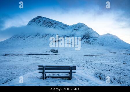 Winterschneeszene am Buachaille Etive Mor Berg in der Nähe von Glen Coe in Schottland, Großbritannien Stockfoto