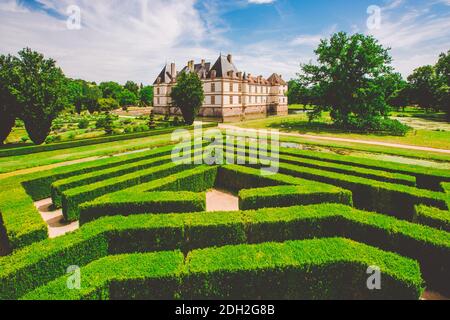 Juli 19, 2017. Dorf Cormatin Frankreich Burgund Region im Sommer. Museum alte Burg, Festung CH teau de Cormatin in sonnigen Wetter Stockfoto