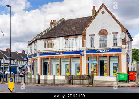 Coral Wettshop in Downham Way, Lewisham, South London. Stockfoto