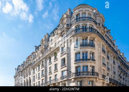 Paris, typische Fassaden und Straßen, schöne Gebäude in Republique Stockfoto