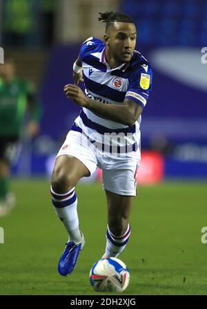 Reading's Liam Moore in Aktion während des Sky Bet Championship Spiels im Madejski Stadium, Reading. Stockfoto