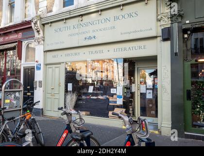 Ein unabhängiger traditioneller Buchladen in South Kensington, der schnell verschwindet und von digitalen Online-Büchern stark betroffen ist. Stockfoto