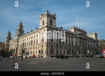 Eine Straßenansicht des Gebäudes der britischen Regierungsbüros von her Majesty's Revenue and Customs. Stockfoto